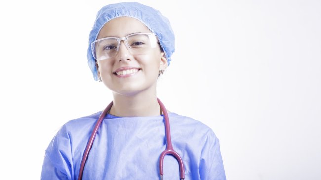 Kroz redovno ili vanredno školovanje, kandidati stiču diplomu za zanimanje medicinska sestra - tehničar, a dostupno je i stručno osposobljavanje, prekvalifikacija i dokvalifikacija.