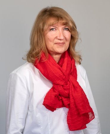 Dr Ana K.