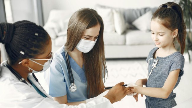 Jedno od zanimanja koja je na tržištu rada sve traženije i za kojim među svršenim osnovcima posebno vlada interesovanje jeste i  medicinska sestra - vaspitač.
